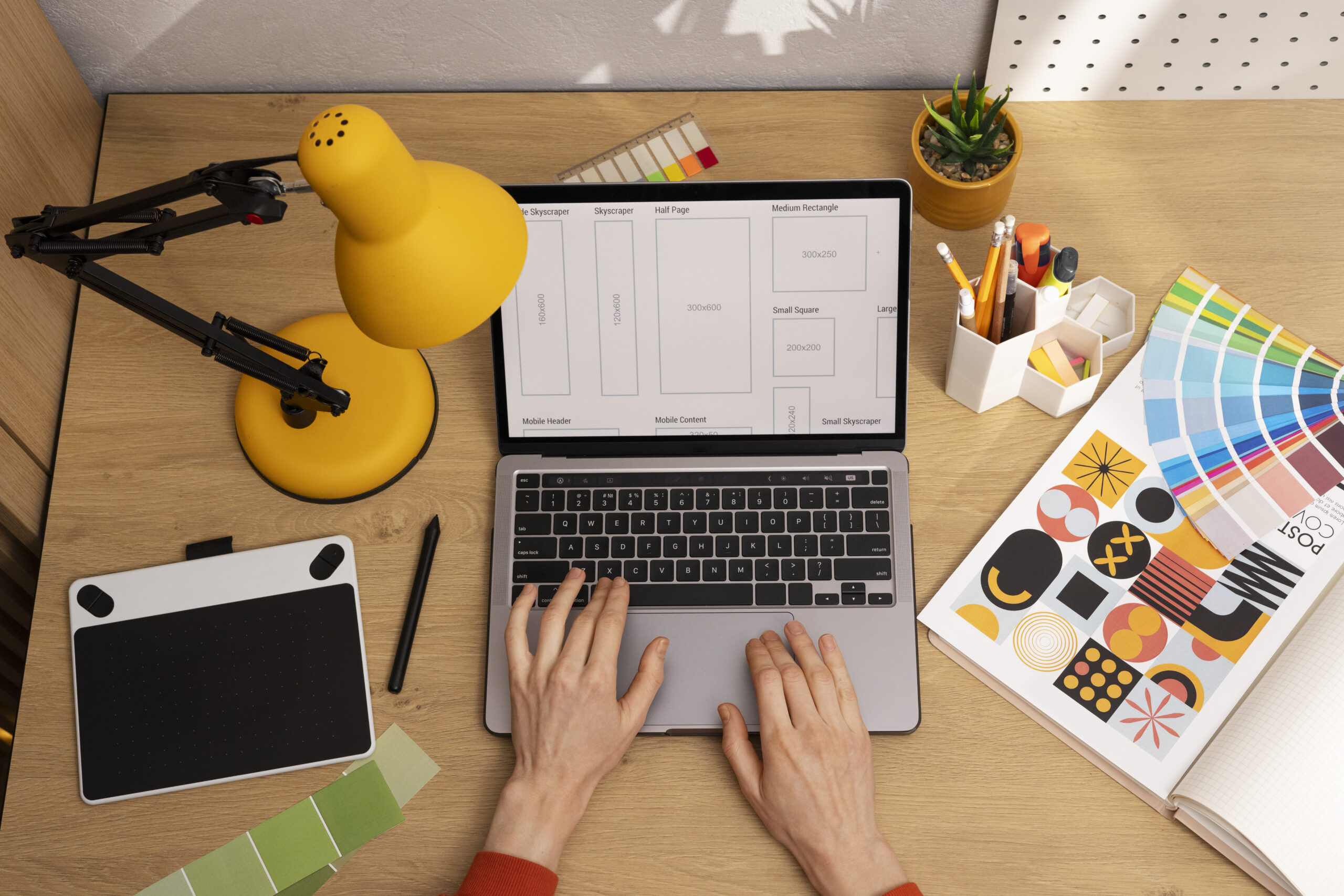 naturaleza-muerta-de-un-estudio-de-diseno-grafico